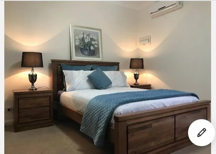 Design/Bright/Cosy Townhouse Between Airport &City